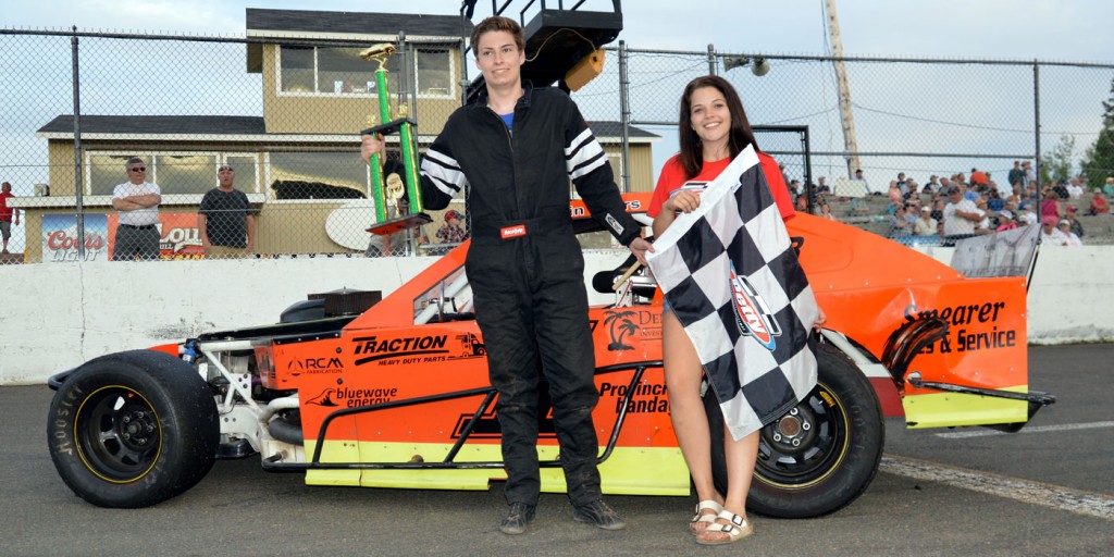 Justin Beers won the Atlantic Modified feature (photo - Ken MacIsaac)